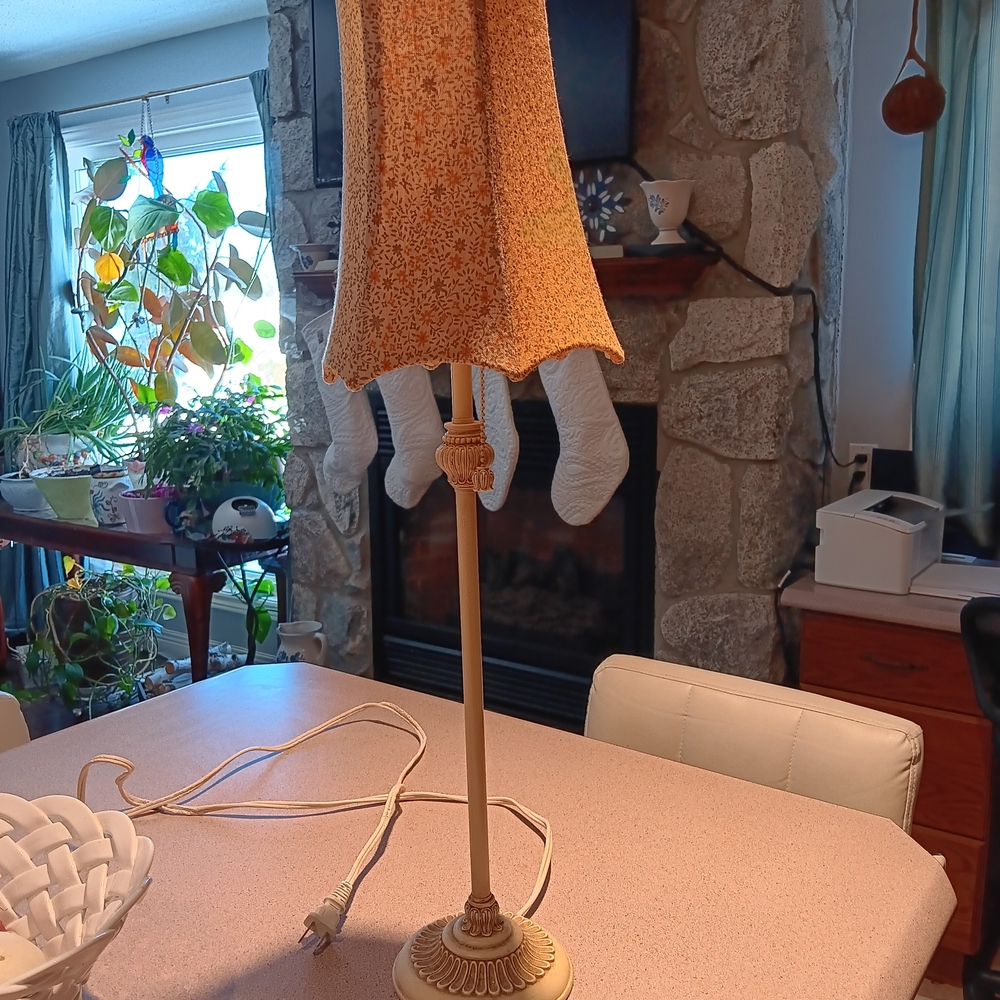 Vintage Floral Table Lamp